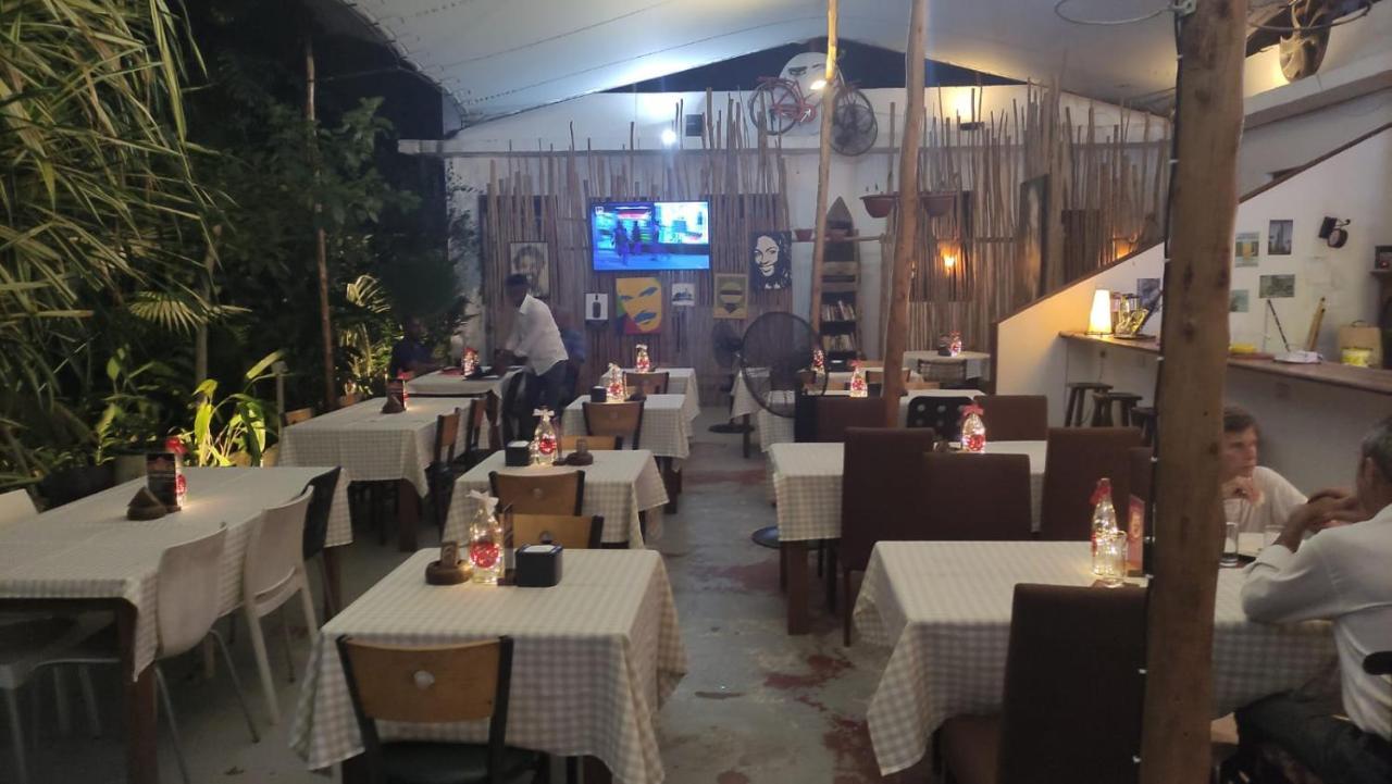 27 Cafe Zanzibar Airport Hotel Bagian luar foto