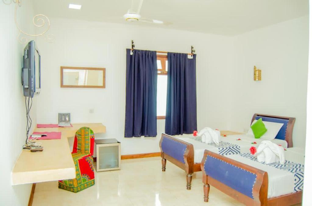 27 Cafe Zanzibar Airport Hotel Bagian luar foto