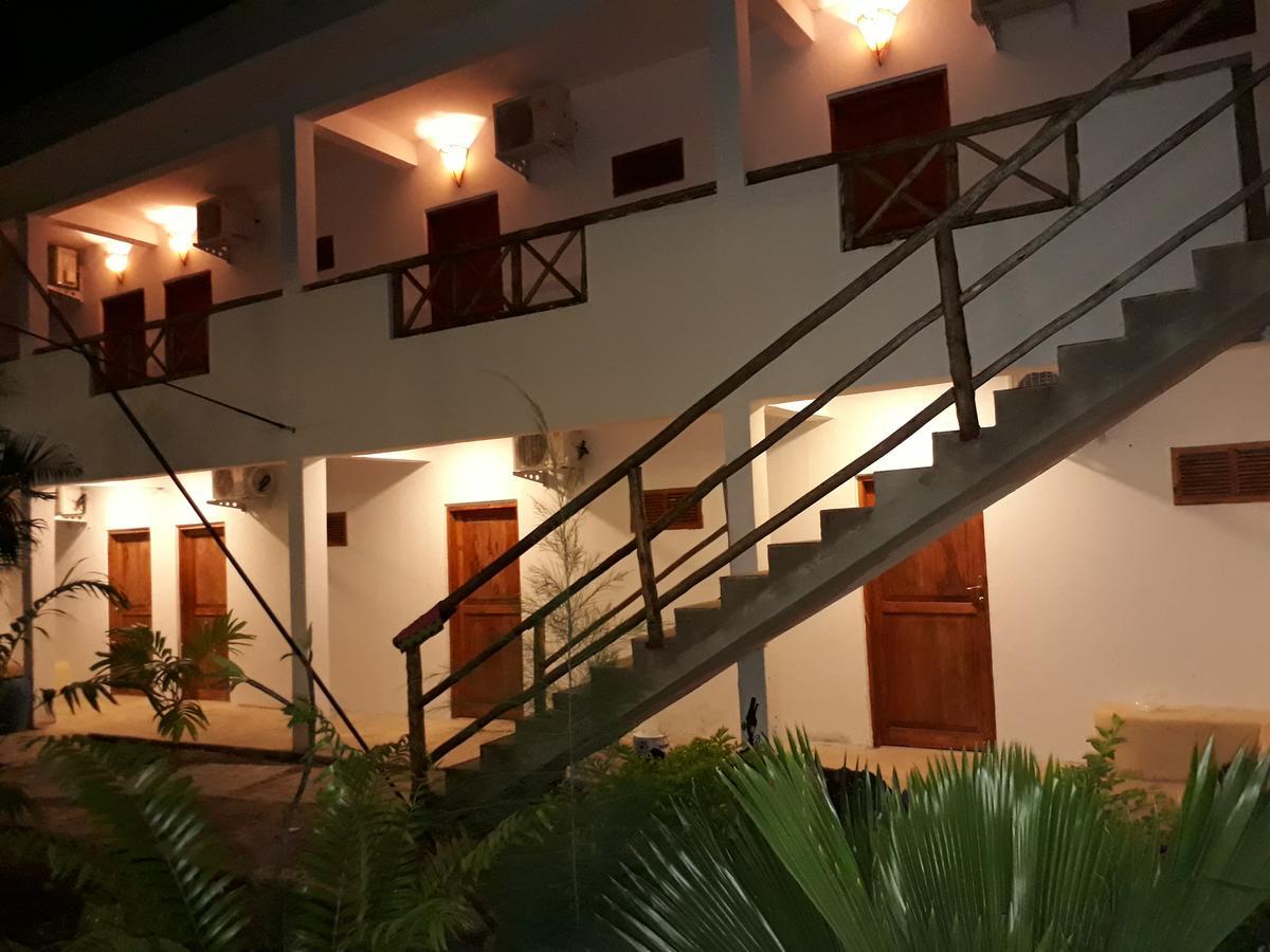 27 Cafe Zanzibar Airport Hotel Bagian luar foto
