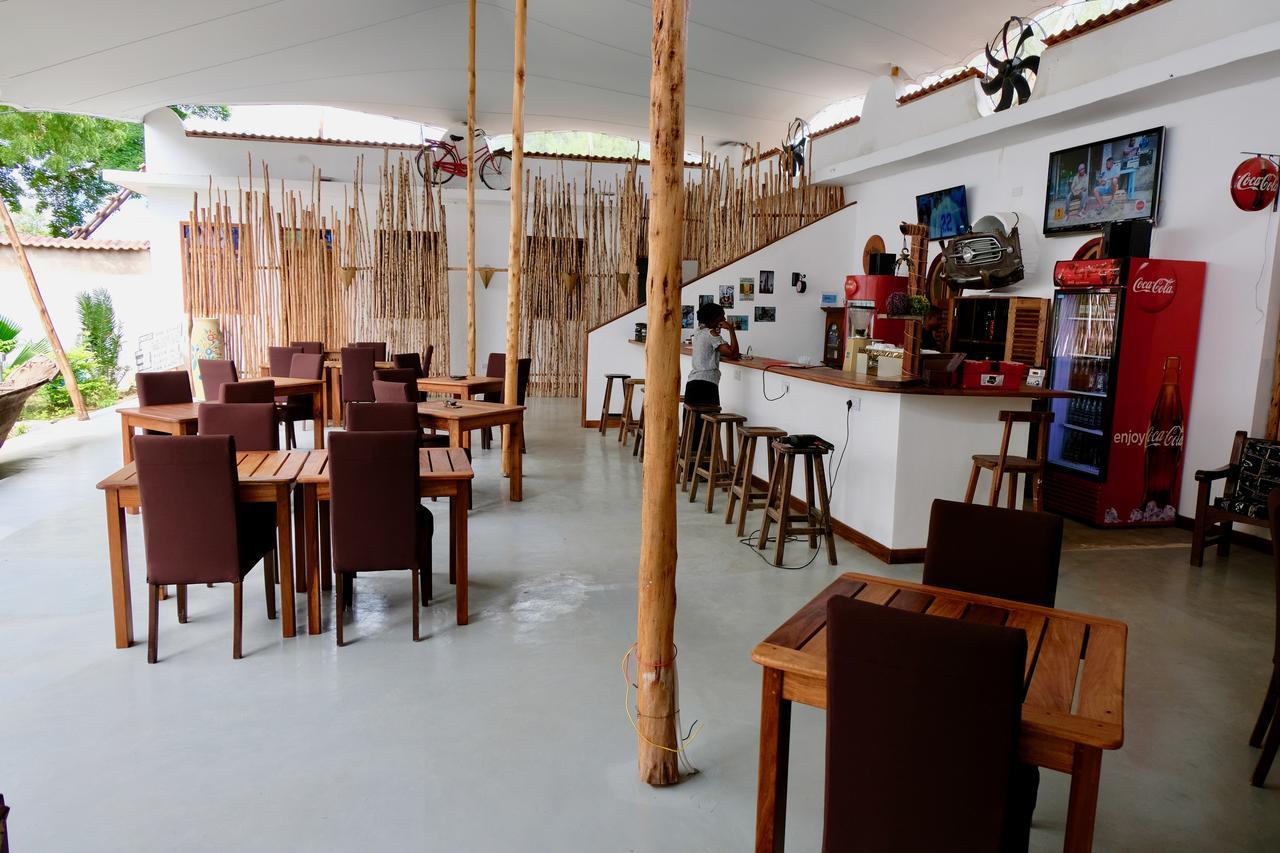 27 Cafe Zanzibar Airport Hotel Bagian luar foto