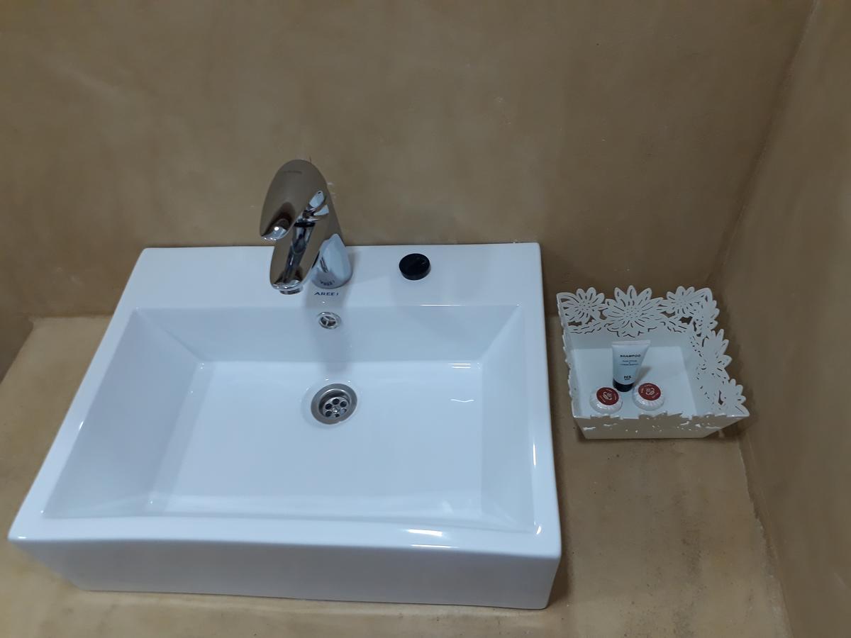 27 Cafe Zanzibar Airport Hotel Bagian luar foto