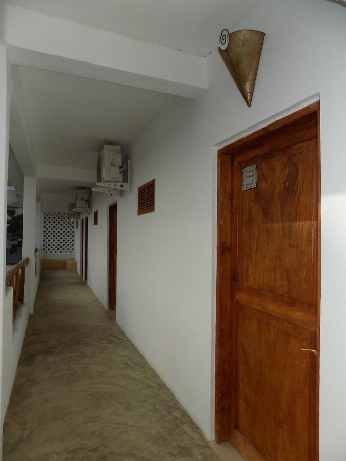 27 Cafe Zanzibar Airport Hotel Bagian luar foto