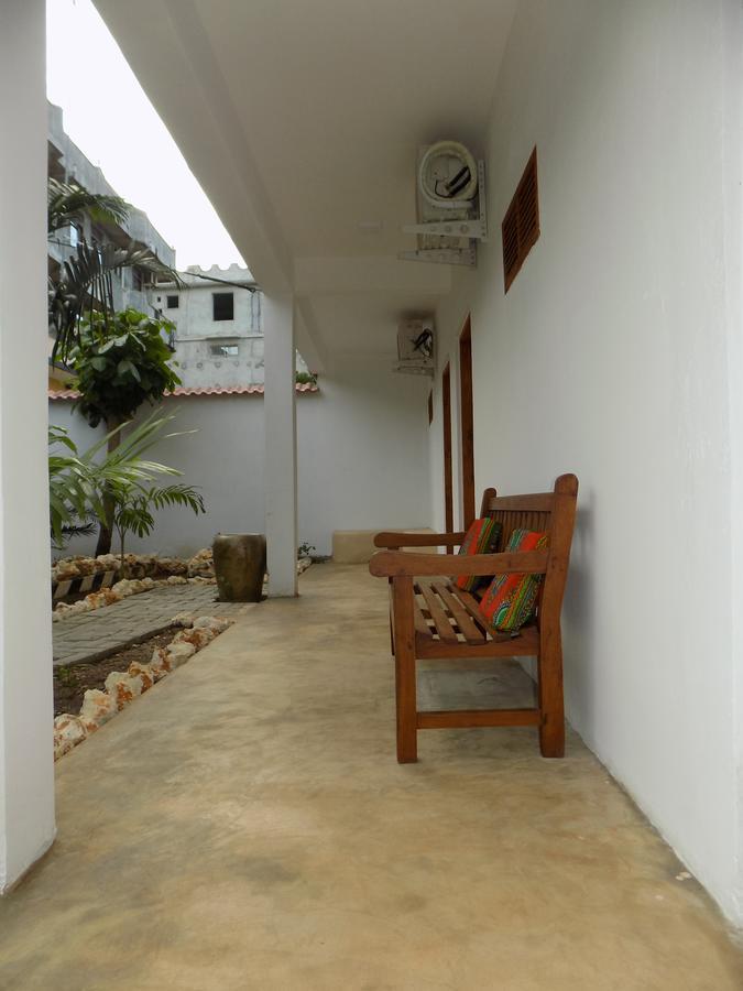 27 Cafe Zanzibar Airport Hotel Bagian luar foto