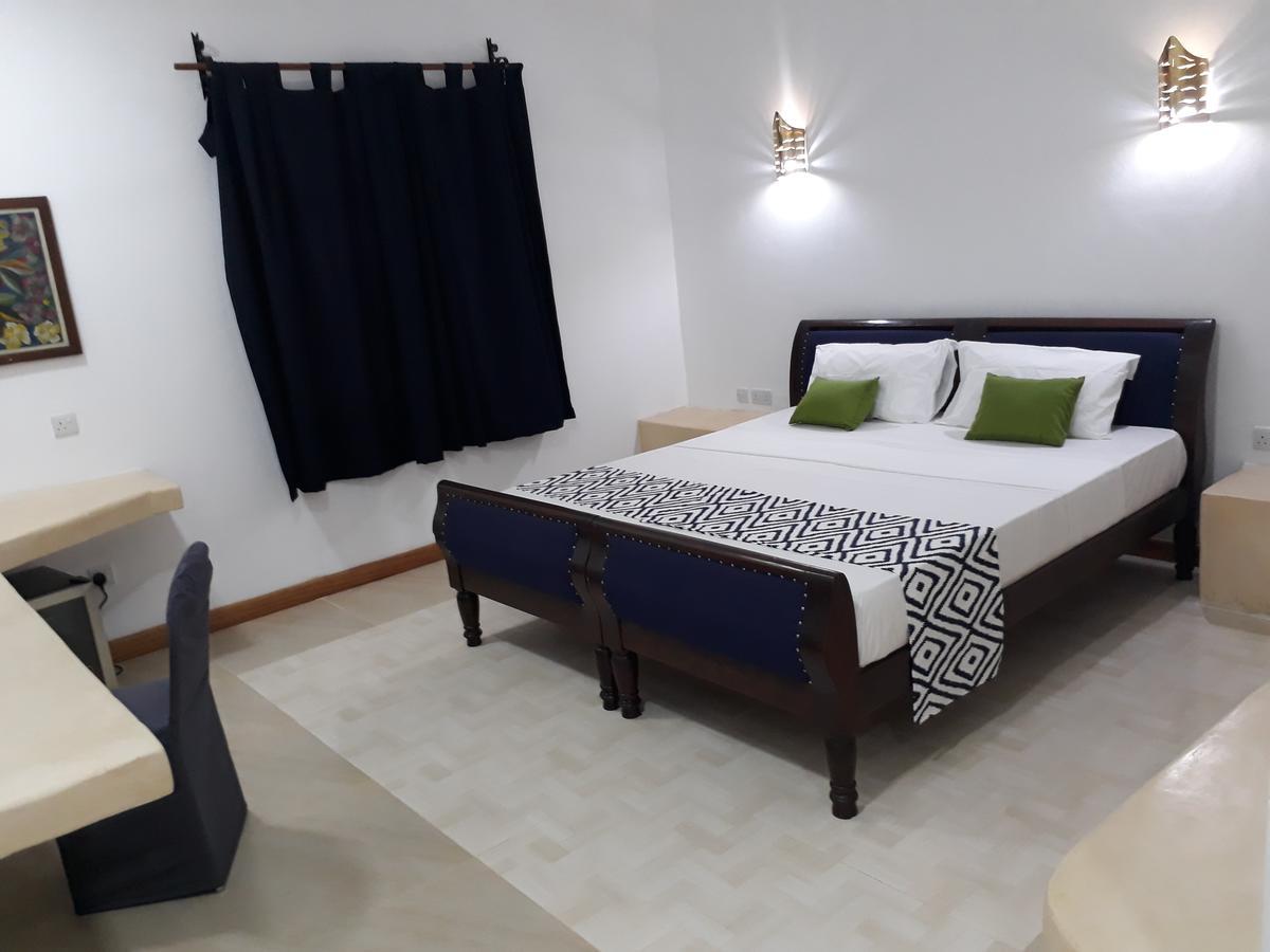 27 Cafe Zanzibar Airport Hotel Bagian luar foto